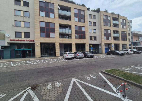 Na predaj obchodný priestor v polyfunkčnej budove, Vajnorská ul.