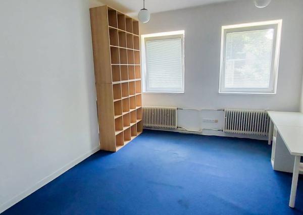 Na prenájom kancelária, 19 m², Herlianska ulica, Ružinov, ihneď voľná