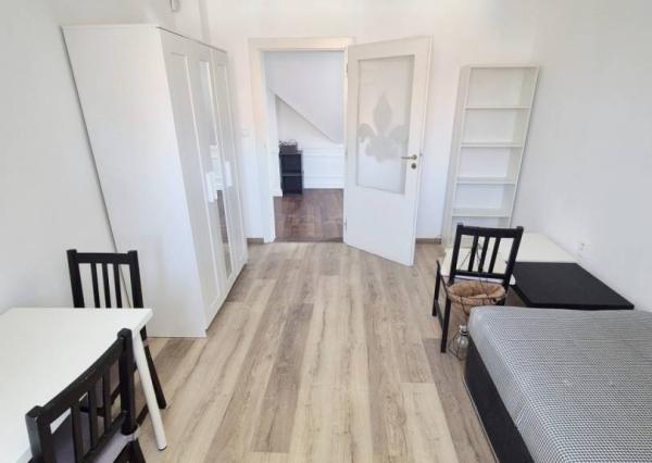 Na prenájom nádherný a štýlový 4-izbový byt, Klariská ulica, ihneď 