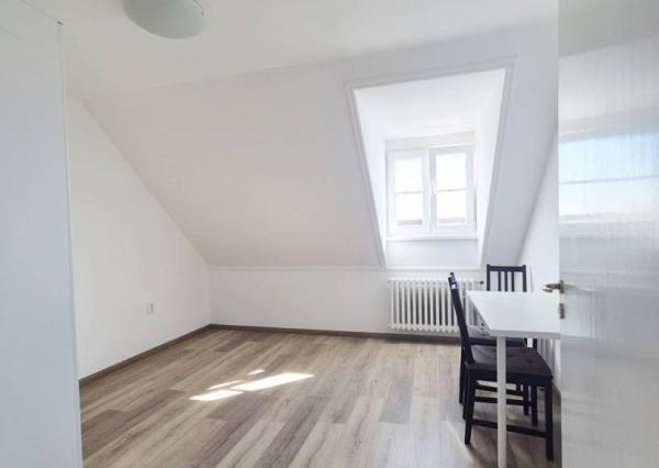 Na prenájom nádherný a štýlový 4-izbový byt, Klariská ulica, ihneď 