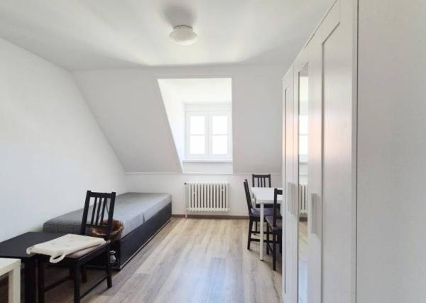 Na prenájom nádherný a štýlový 4-izbový byt, Klariská ulica, ihneď 