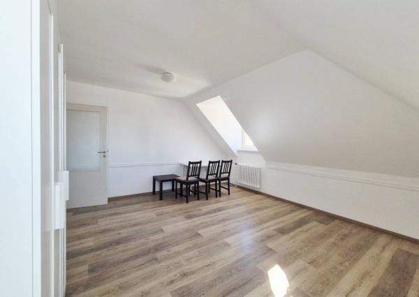 Na prenájom nádherný a štýlový 4-izbový byt, Klariská ulica, ihneď 