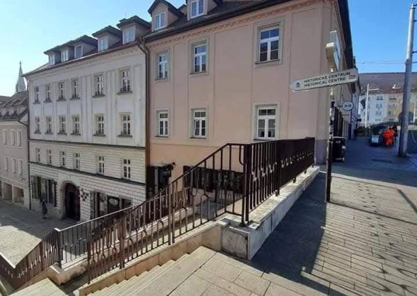 Na prenájom nádherný a štýlový 4-izbový byt, Klariská ulica, ihneď 