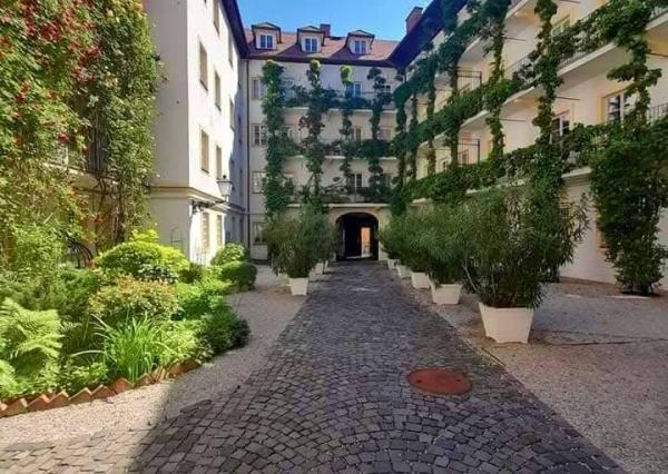 Na prenájom nádherný a štýlový 4-izbový byt, Klariská ulica, ihneď 