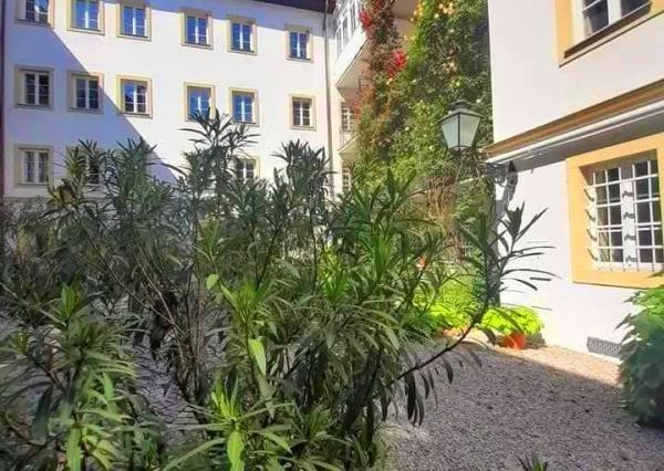 Na prenájom nádherný a štýlový 4-izbový byt, Klariská ulica, ihneď 