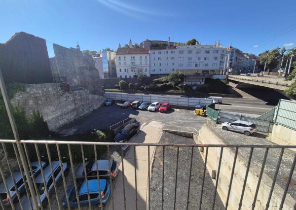 Na prenájom nádherný a štýlový 4-izbový byt, Klariská ulica, ihneď 