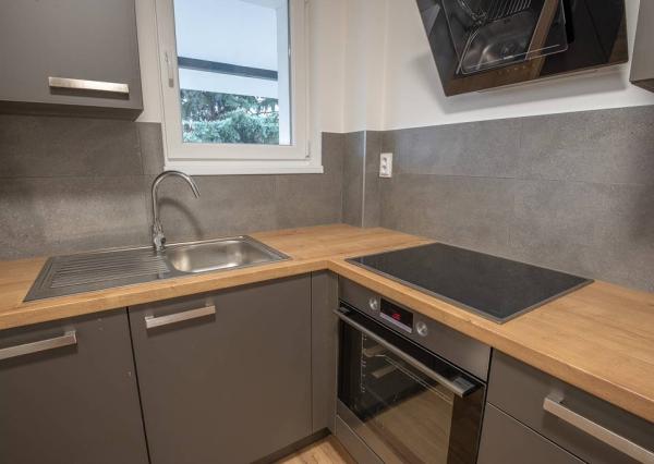 Štýlový 1-izbový byt v novostavbe s parkovacím miestom – Partizánske, 