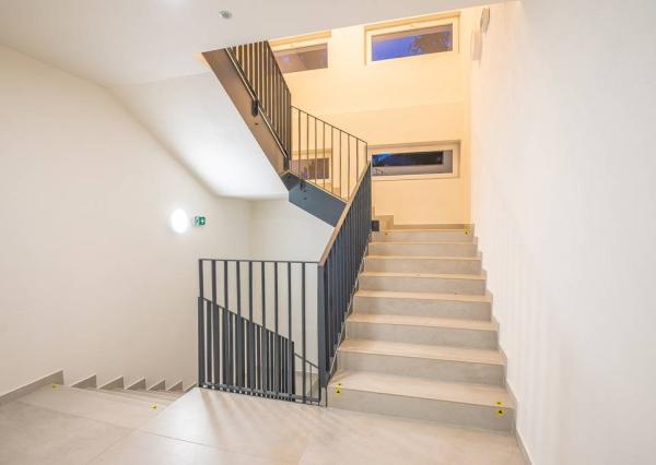 Štýlový 1-izbový byt v novostavbe s parkovacím miestom – Partizánske, 