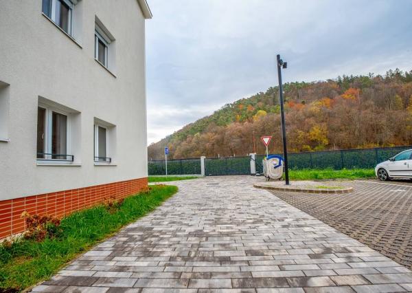 Štýlový 1-izbový byt v novostavbe s parkovacím miestom – Partizánske, 