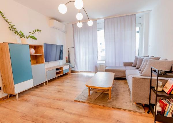 NA PREDAJ  Luxusný 2-izbový byt s dvoma balkónmi, garážou, Hrachová