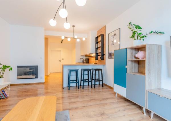 NA PREDAJ  Luxusný 2-izbový byt s dvoma balkónmi, garážou, Hrachová