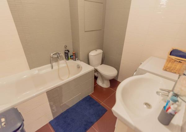 NA PREDAJ  Luxusný 2-izbový byt s dvoma balkónmi, garážou, Hrachová