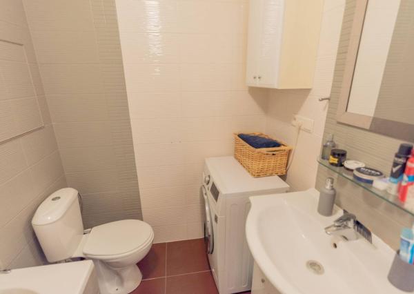 NA PREDAJ  Luxusný 2-izbový byt s dvoma balkónmi, garážou, Hrachová