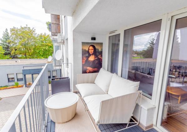 NA PREDAJ  Luxusný 2-izbový byt s dvoma balkónmi, garážou, Hrachová