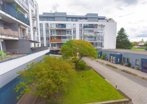 NA PREDAJ  Luxusný 2-izbový byt s dvoma balkónmi, garážou, Hrachová