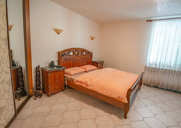 Krásny 7-izbový RD, 328 m² + 1389 m² pozemok, Trebostovo, okres Martin