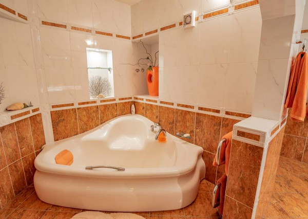 Krásny 7-izbový RD, 328 m² + 1389 m² pozemok, Trebostovo, okres Martin