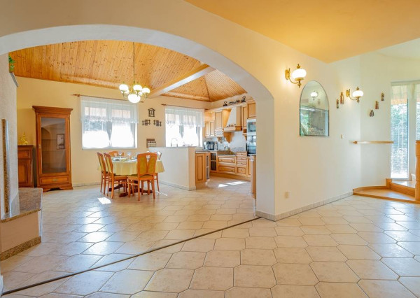 Krásny 7-izbový RD, 328 m² + 1389 m² pozemok, Trebostovo, okres Martin