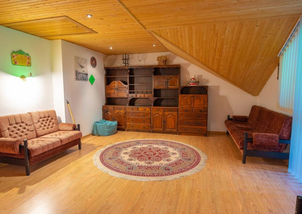 Krásny 7-izbový RD, 328 m² + 1389 m² pozemok, Trebostovo, okres Martin