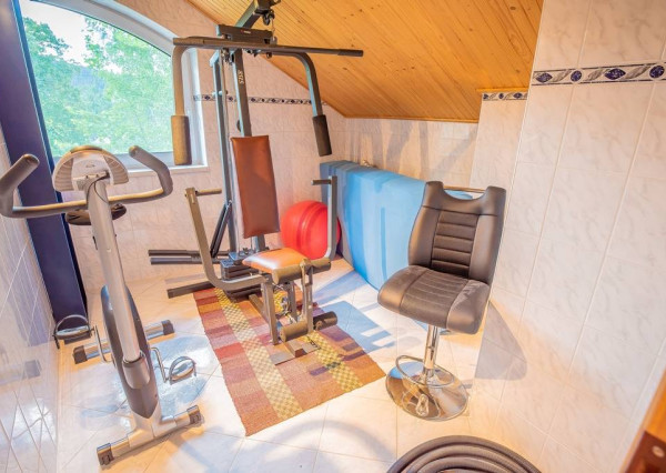 Krásny 7-izbový RD, 328 m² + 1389 m² pozemok, Trebostovo, okres Martin