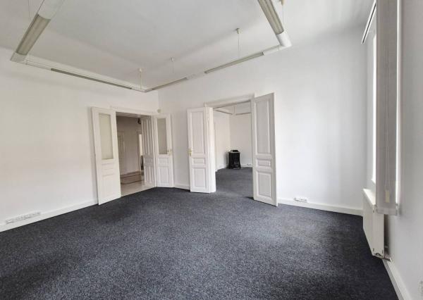 Na prenájom administratívny priestor, 137 m², Jakubovo nám., Staré Mes