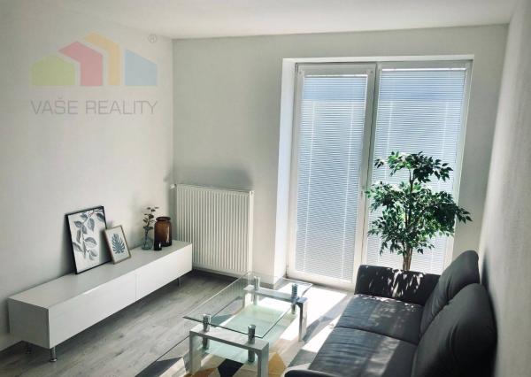 PRENÁJOM  Bánovce nad Bebravou  / 1 IZBOVÝ VEĽKOMETRÁŽNY BYT / ZARIADE