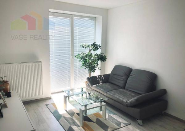 PRENÁJOM  Bánovce nad Bebravou  / 1 IZBOVÝ VEĽKOMETRÁŽNY BYT / ZARIADE