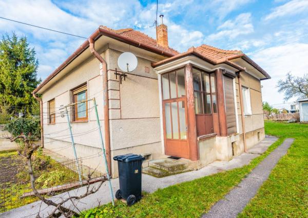 Priestranný rodinný dom s veľkým pozemkom – Bernolákova, Šaľa  