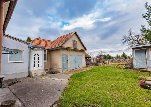 Priestranný rodinný dom s veľkým pozemkom – Bernolákova, Šaľa  