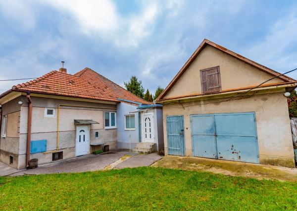 Priestranný rodinný dom s veľkým pozemkom – Bernolákova, Šaľa  