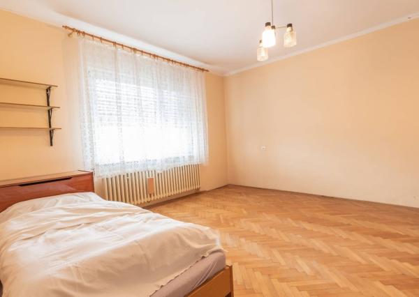 Priestranný rodinný dom s veľkým pozemkom – Bernolákova, Šaľa  