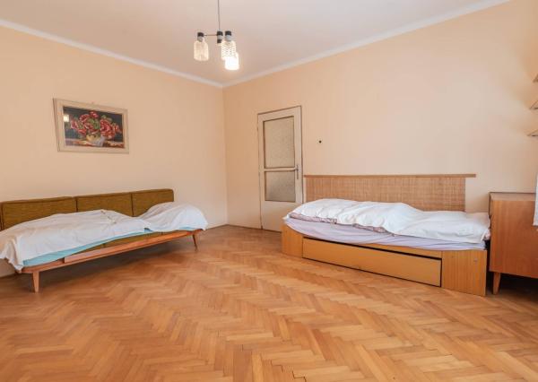 Priestranný rodinný dom s veľkým pozemkom – Bernolákova, Šaľa  