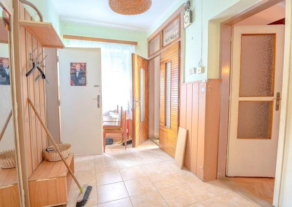 Priestranný rodinný dom s veľkým pozemkom – Bernolákova, Šaľa  