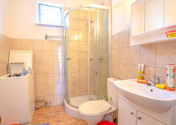 Priestranný rodinný dom s veľkým pozemkom – Bernolákova, Šaľa  