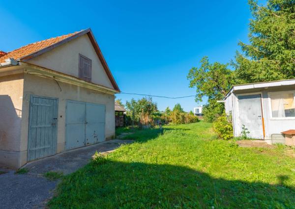 Priestranný rodinný dom s veľkým pozemkom – Bernolákova, Šaľa  