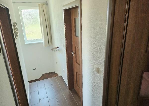 RODINNÝ DOM - PODLUŽANY - 4 IZBOVÝ -148 M2 NA POZEMKU 1049 M2