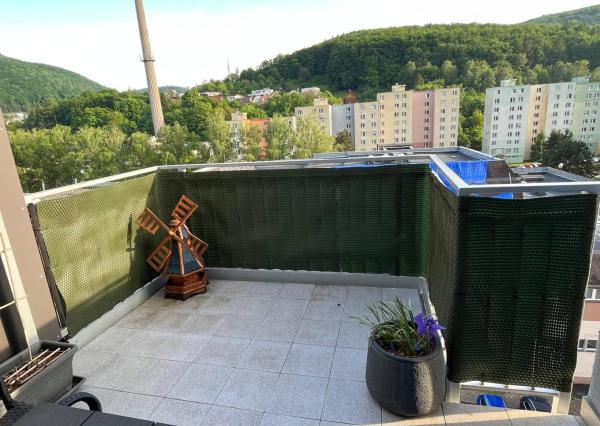 Predám 3 izbový byt Trenčianske Teplice, Terasa a Parkovacie miesto