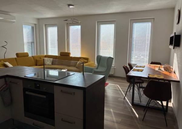 Predám 3 izbový byt Trenčianske Teplice, Terasa a Parkovacie miesto