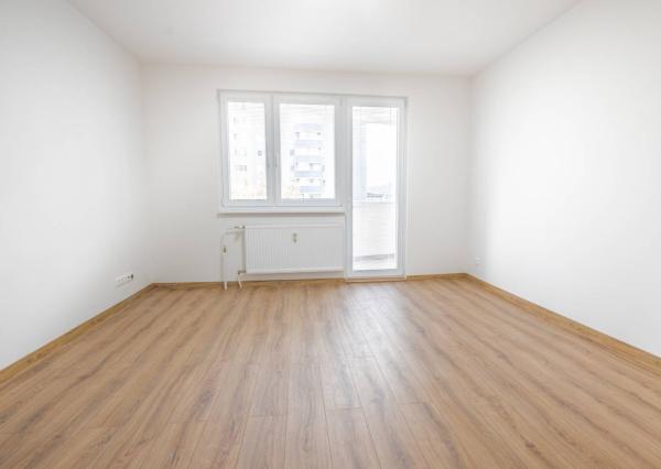 Na predaj novozrekonštruovaný 3-izb. byt s balkónom, 76 m², J. Smreka