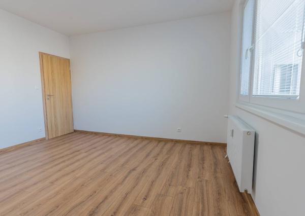 Na predaj novozrekonštruovaný 3-izb. byt s balkónom, 76 m², J. Smreka