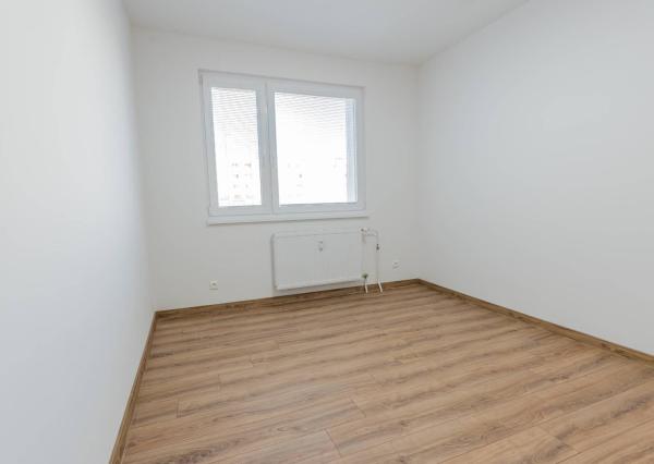 Na predaj novozrekonštruovaný 3-izb. byt s balkónom, 76 m², J. Smreka