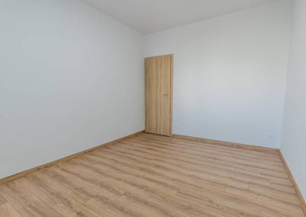 Na predaj novozrekonštruovaný 3-izb. byt s balkónom, 76 m², J. Smreka