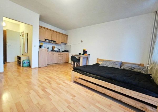 Slnečná,priestranná garsónka v kúpeľnom meste Trenčianske Teplice 