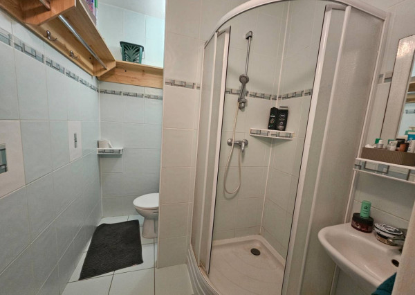 Slnečná,priestranná garsónka v kúpeľnom meste Trenčianske Teplice 