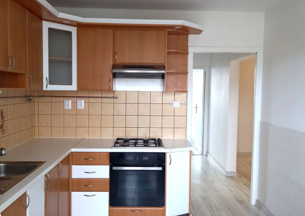 Na prenájom 4 izbový byt v centre Dubnice nad Váhom