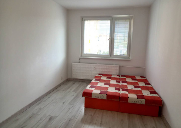 Na prenájom 4 izbový byt v centre Dubnice nad Váhom