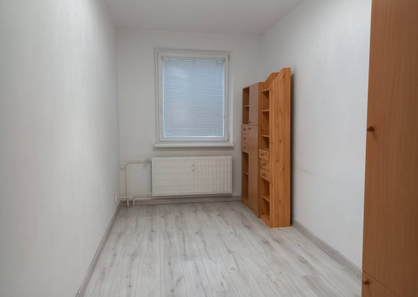 Na prenájom 4 izbový byt v centre Dubnice nad Váhom