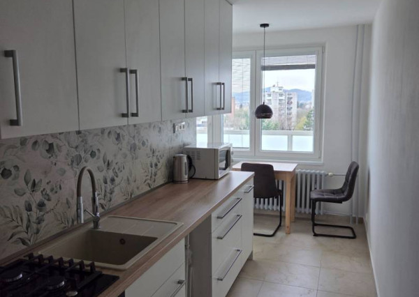 Na prenájom 1 izbový byt Dubnica nad Váhom 45 m2