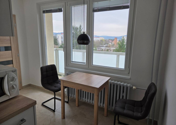 Na prenájom 1 izbový byt Dubnica nad Váhom 45 m2