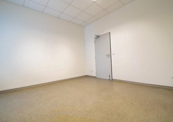Na prenájom kancelária  15 m²,  v novostavbe, Odborárska ulica, voľná